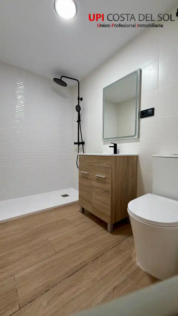 Bathroom of Apartments for sale in Torremolinos  with Air Conditioner, Heating and Oven