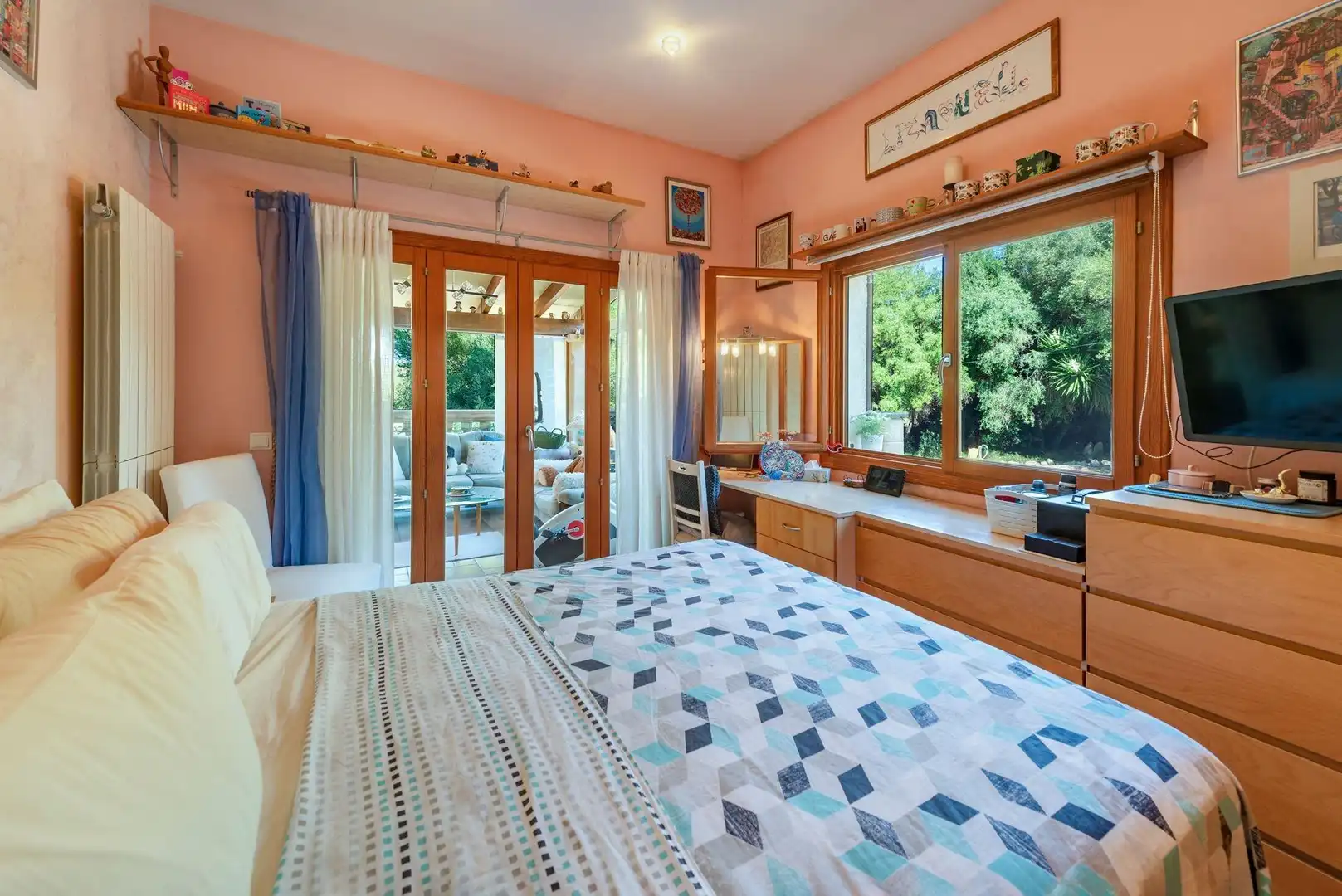 Schlafzimmer von Country house zum Verkauf in Alcúdia mit Klimaanlage, Heizung und Privatgarten