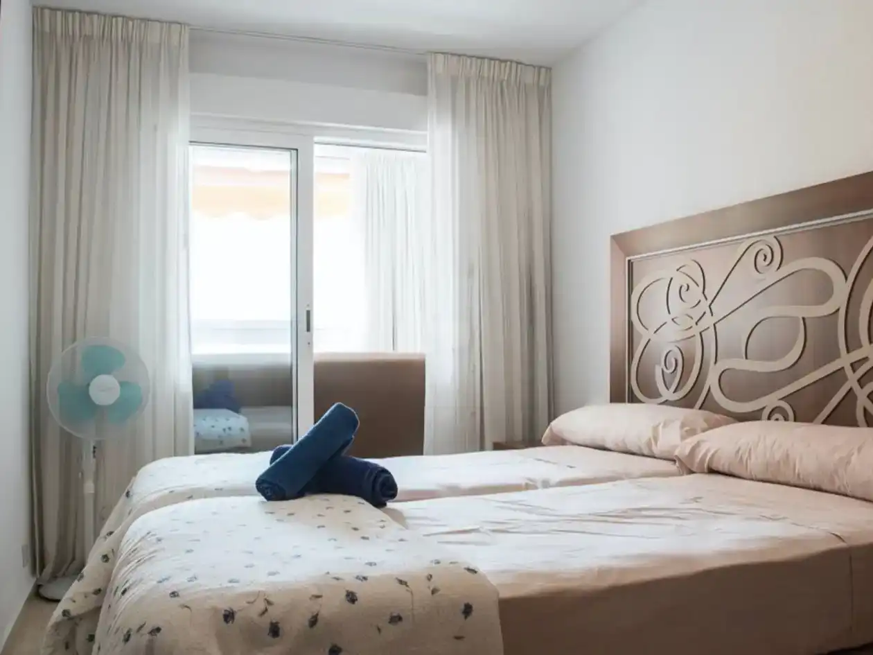 Schlafzimmer von Wohnung zur Miete in Benidorm mit Klimaanlage, Schwimmbad und Balkon
