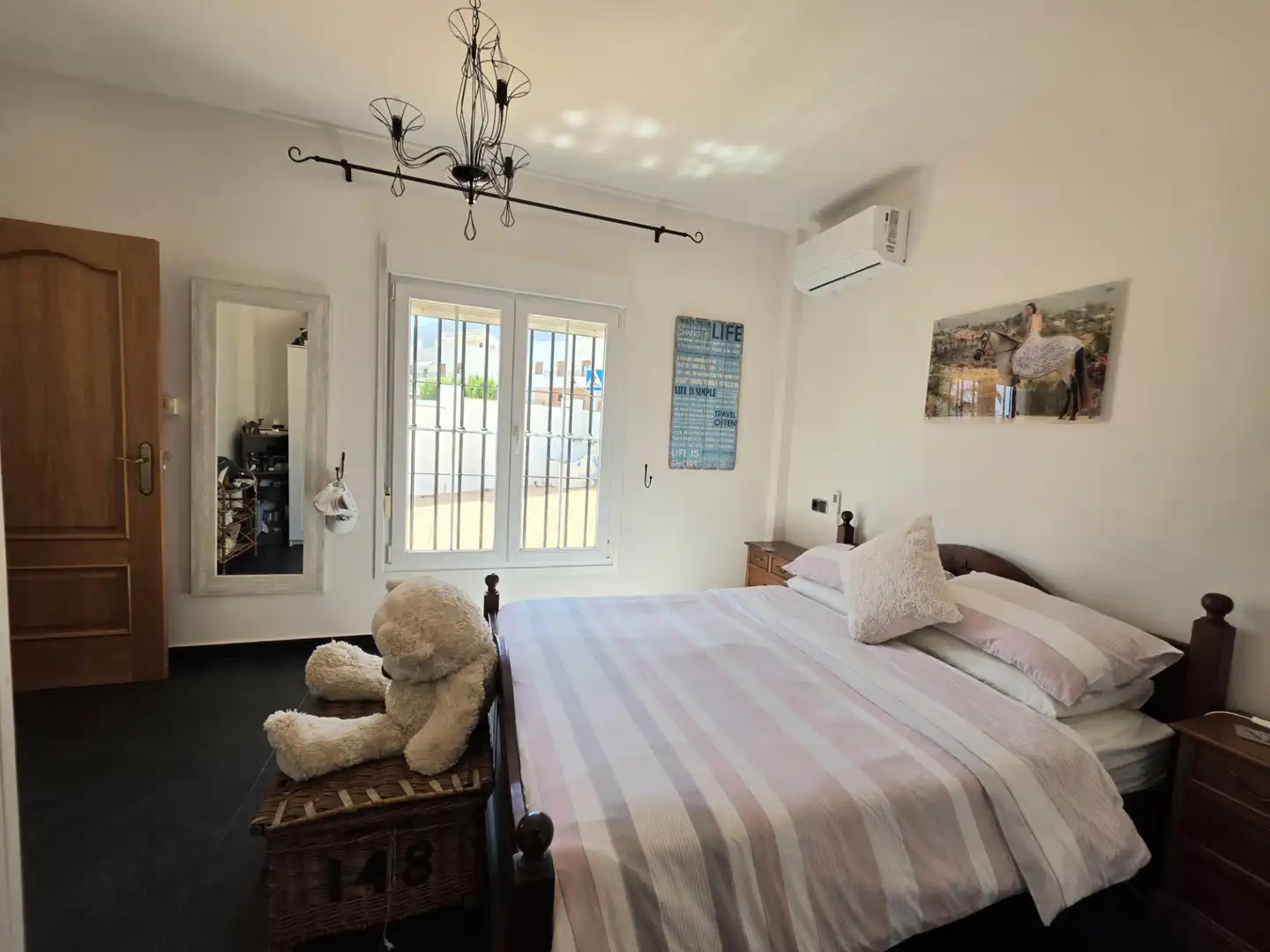 Dormitori de Casa o xalet en venda en Alhaurín El Grande amb Aire condicionat, Jardí privat i Terrassa
