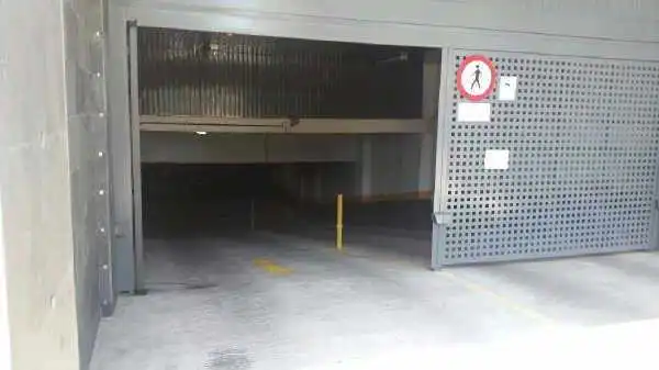 Parkplatz von Garage zum Verkauf in Madrid