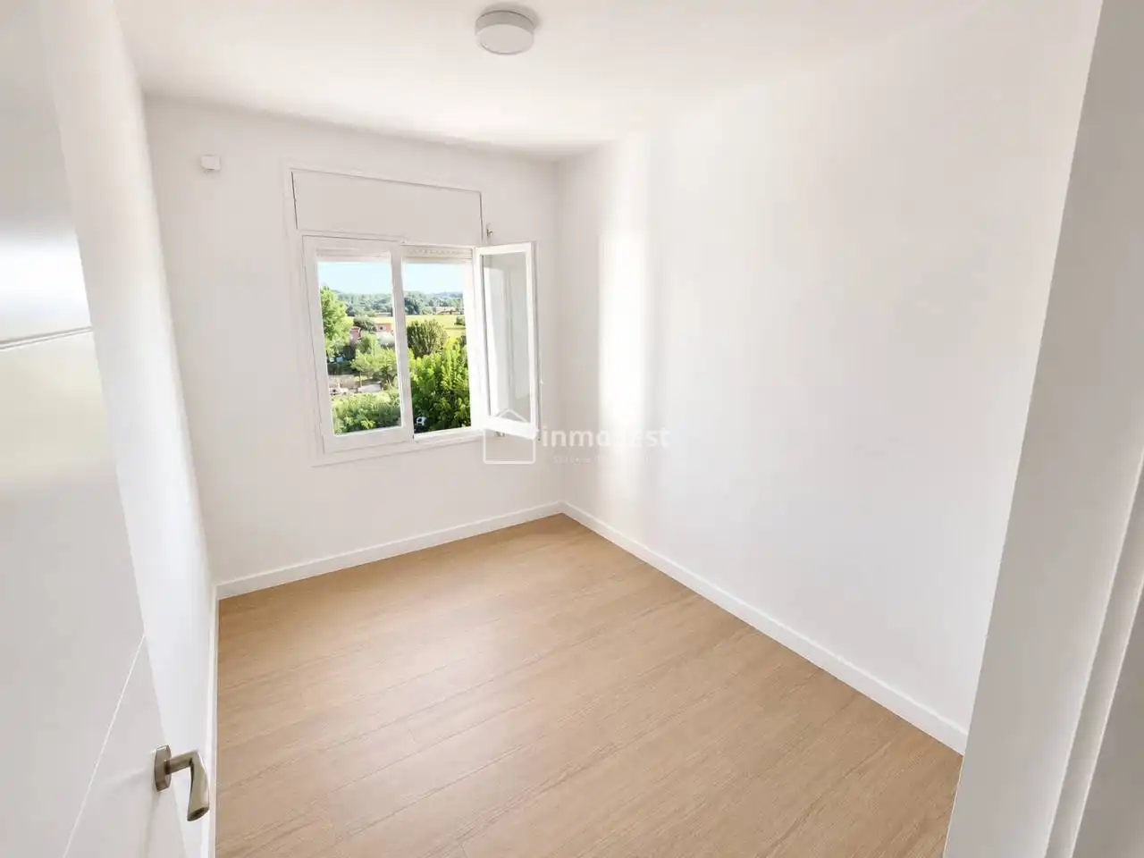 Bedroom of Flat for sale in Flaçà  with Parquet flooring and Storage room