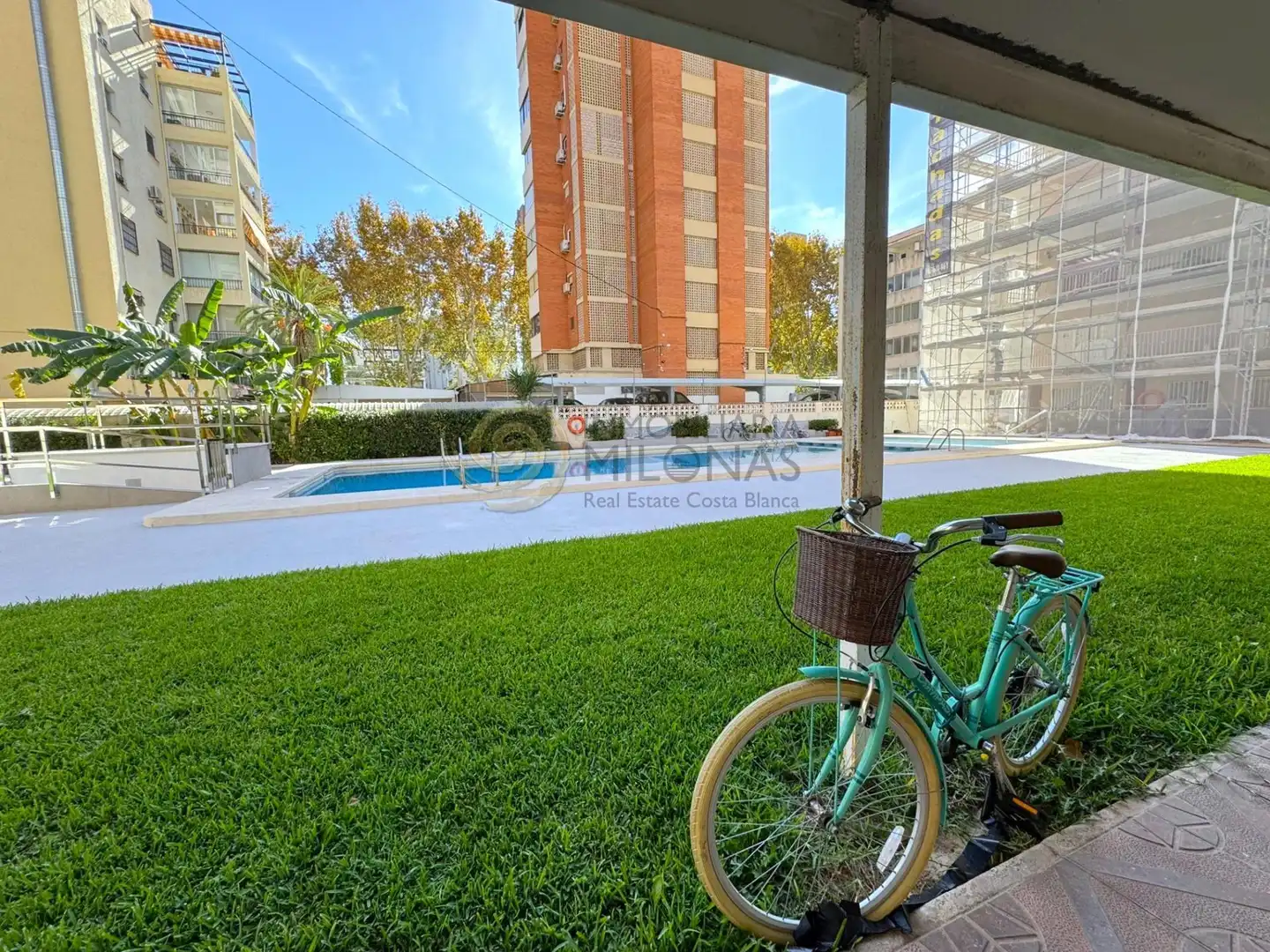 Vista exterior de Estudio en venta en Benidorm con Aire acondicionado, Jardín privado y Amueblado