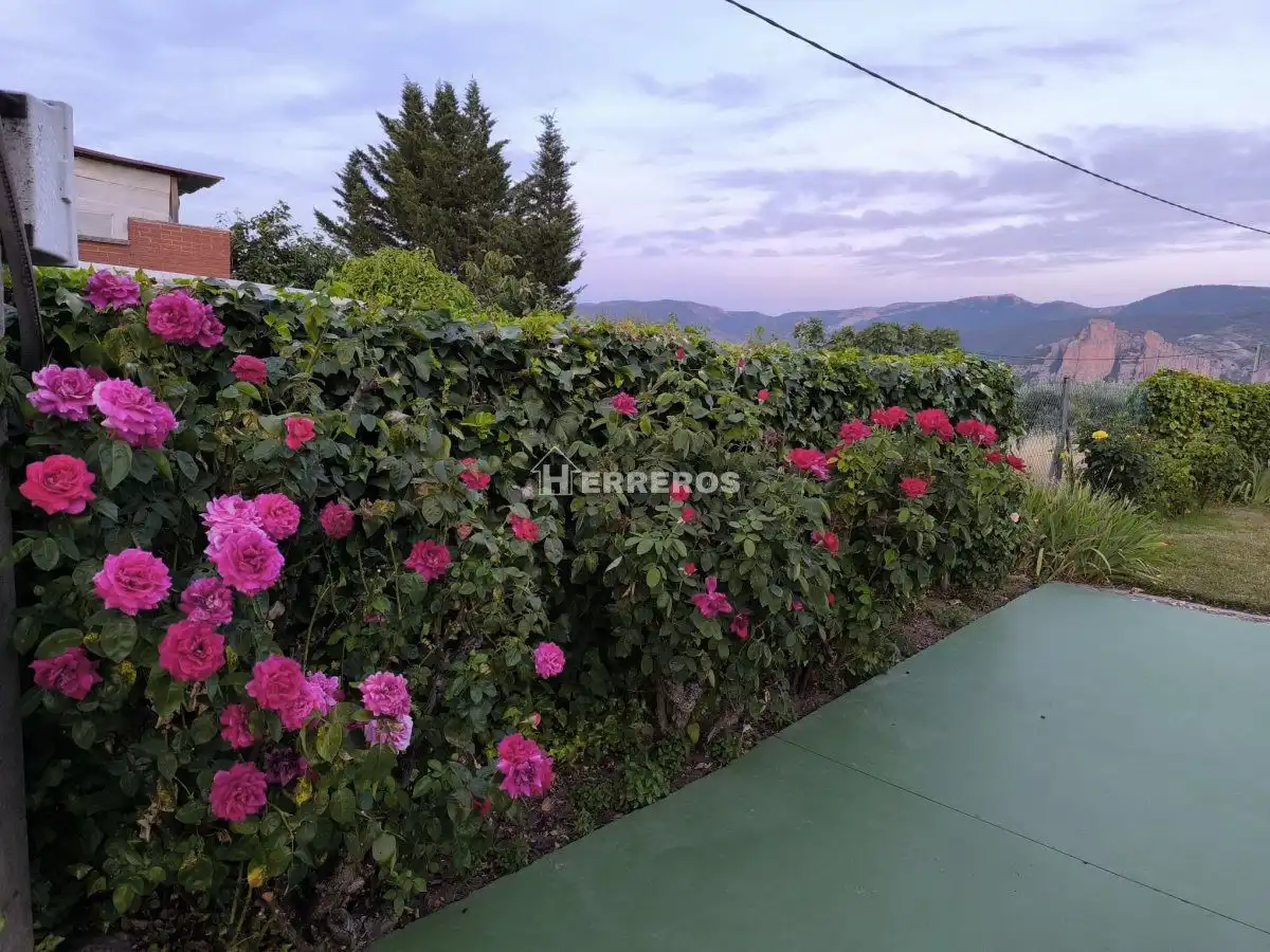 Chalet con jardín en venta en revilla, imagen 3