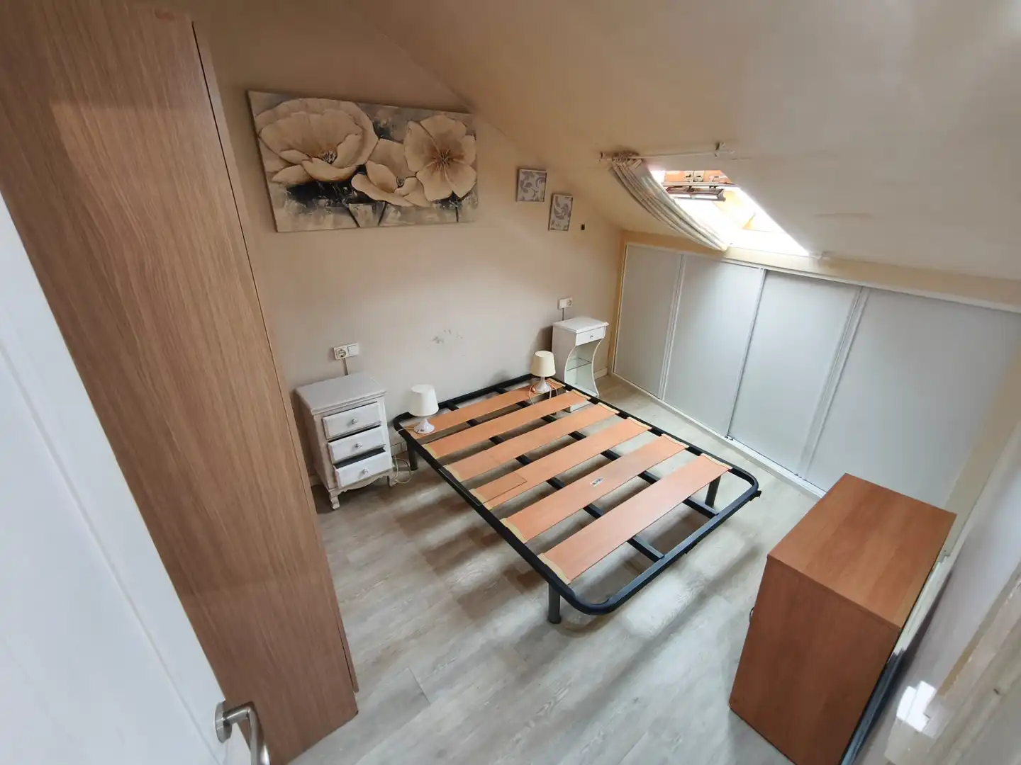 Schlafzimmer von Wohnungen zur Miete in Vigo  mit Parkett und Möbliert
