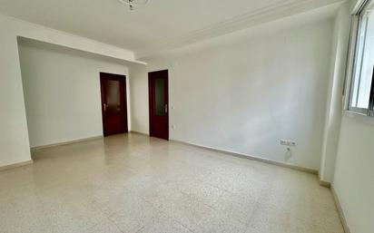 Living room of Flat for sale in Lora del Río  with Air Conditioner and Terrace