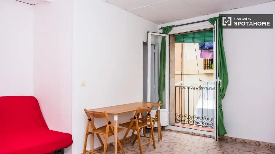 Flat with terrace to rent in Ciutat Vella, imagen 2
