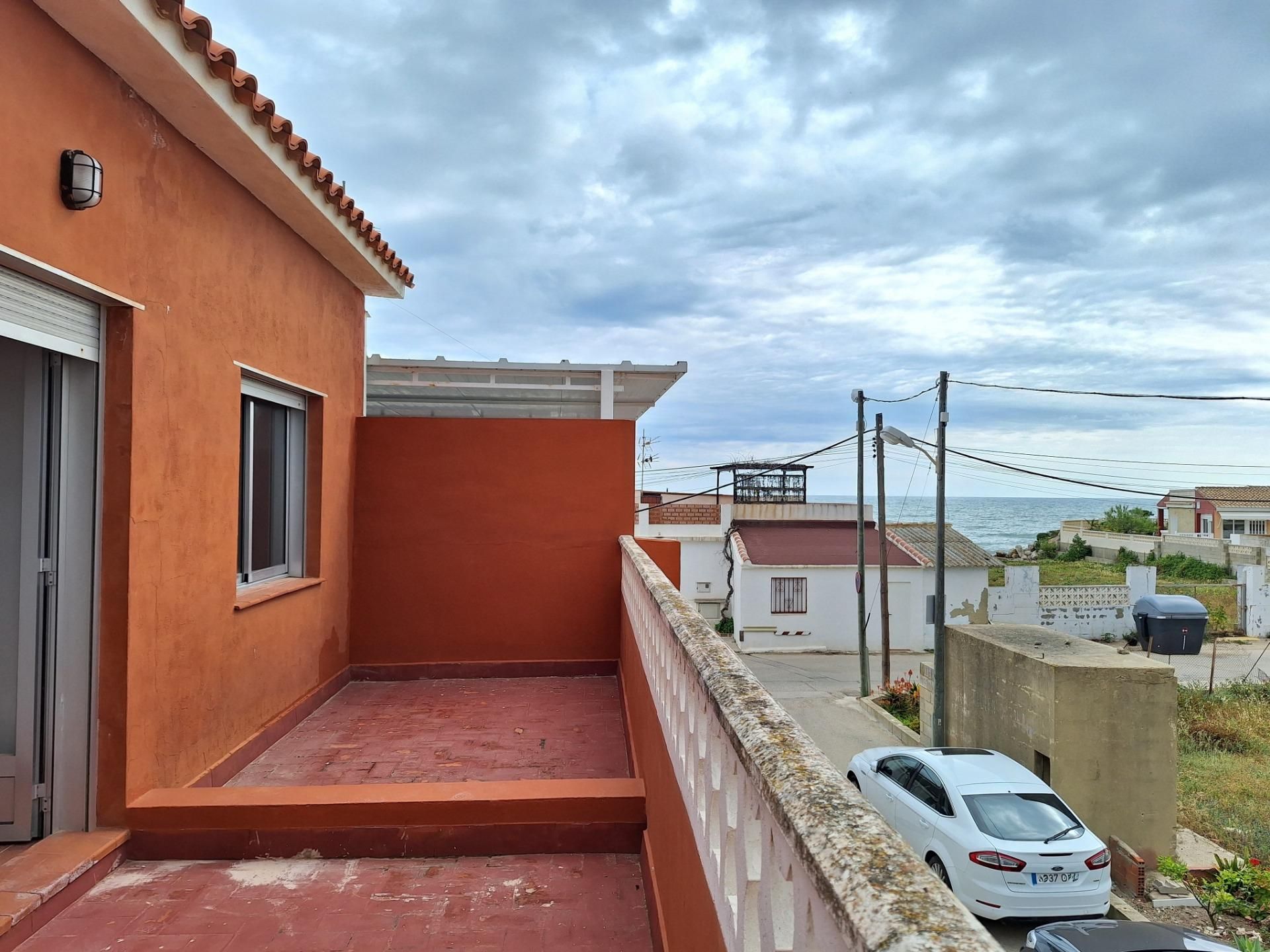 Vista exterior de Casa adosada en venda en Cullera amb Terrassa