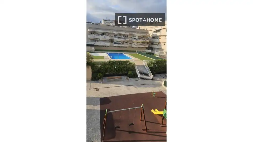 Piscina de Pis per a compartir en Sant Cugat del Vallès amb Aire condicionat, Terrassa i Moblat