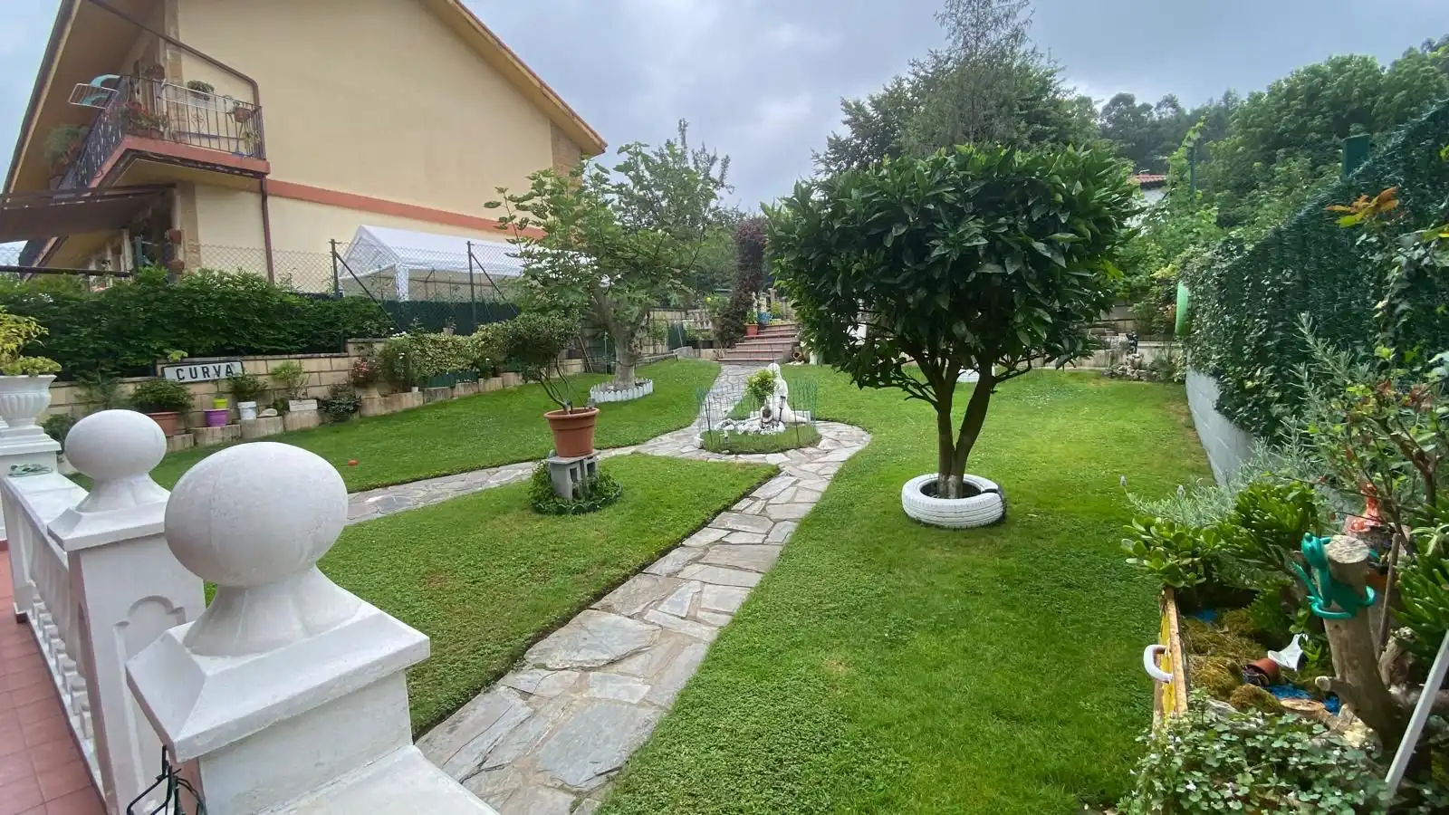 Jardí de Casa adosada en venda en Meruelo amb Moblat