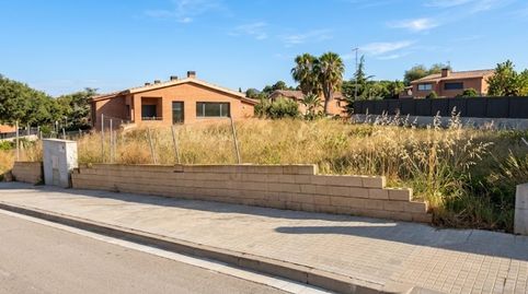 ¡Excepcional parcela urbana de 811 m² con vistas al mar y piscina comunitaria en Mataró