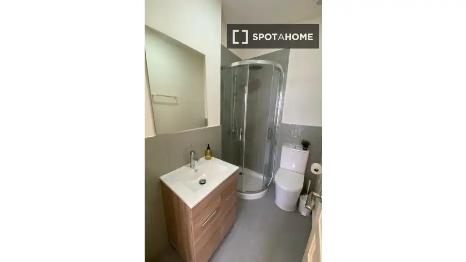 Baño de Piso de alquiler en Valencia con Aire acondicionado, Calefacción y Amueblado