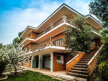 House with pool for sale in Loja