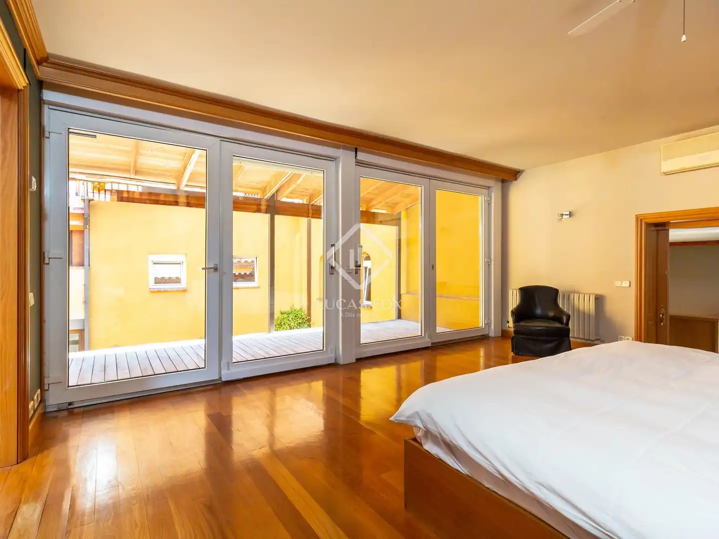 Bedroom of Houses for sale in Esplugues de Llobregat  with Air Conditioner, Heating and Private garden