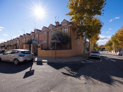 Exterior view of Single-family semi-detached for sale in Boadilla del Monte  with Heating, Private garden and Terrace