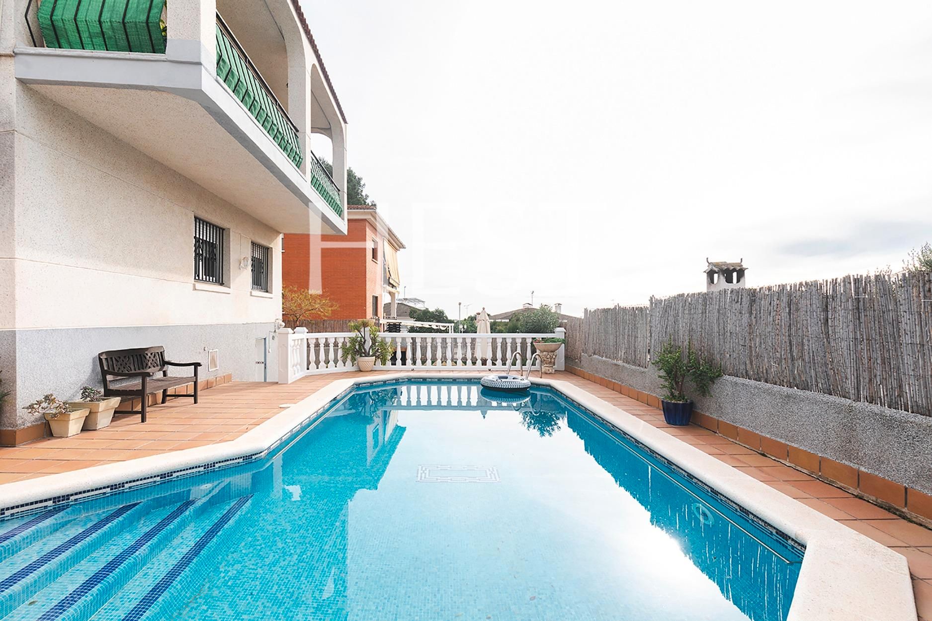 Swimming pool of House or chalet for sale in Cunit  with Private garden, Terrace and Community pool