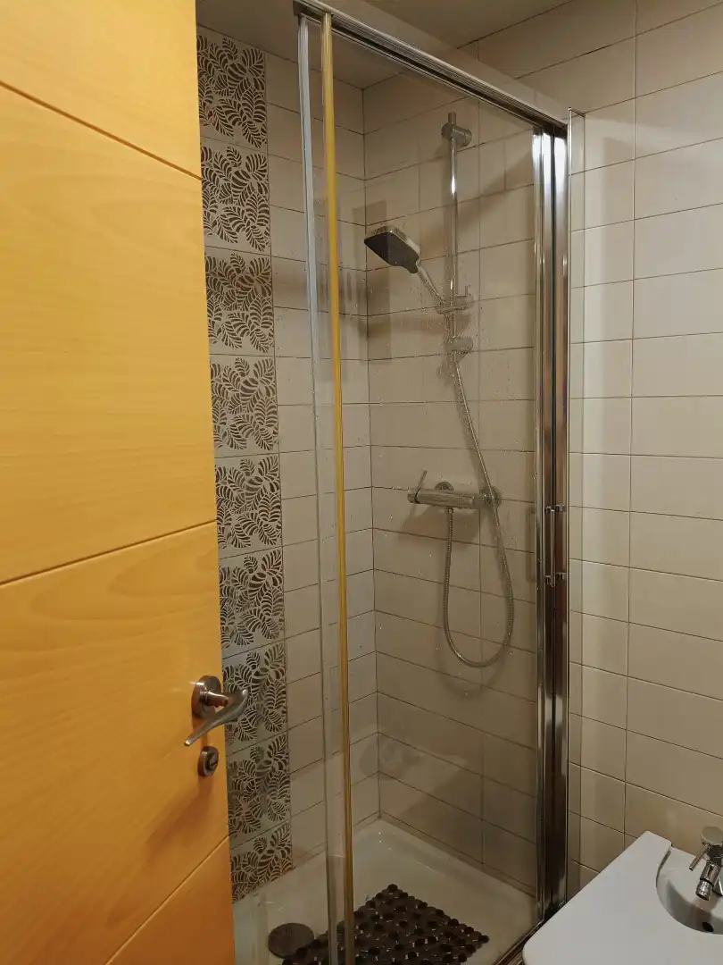 Bathroom of Flat for sale in Córdoba  with Air Conditioner and Oven