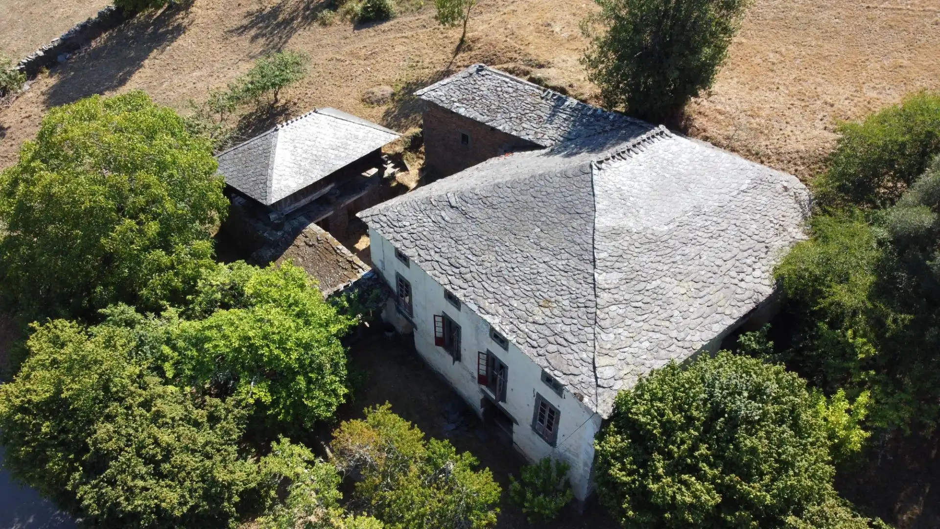 Vista exterior de Casa o xalet en venda en Allande amb Jardí privat i Balcó