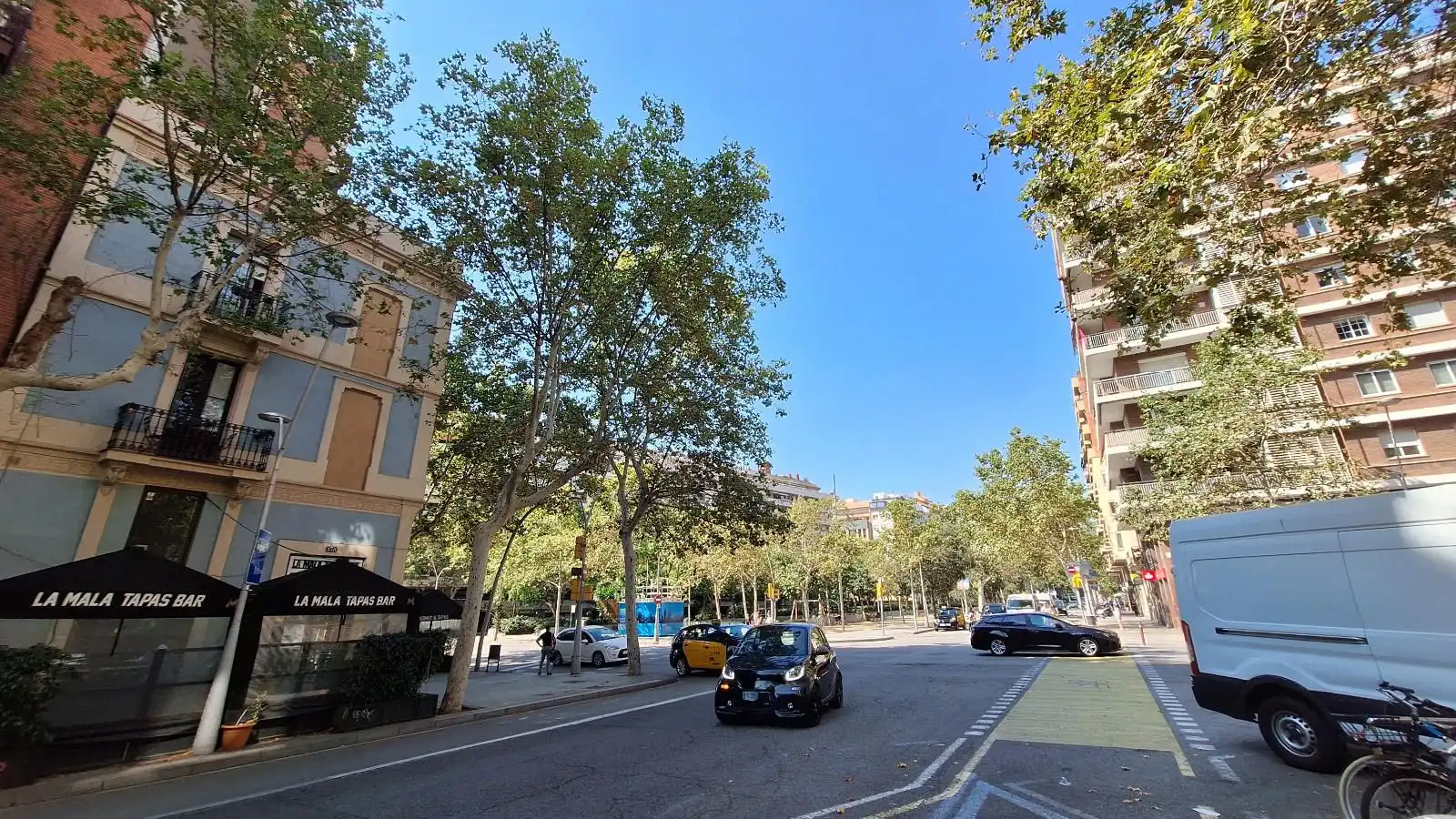 Exterior view of Flat for rent in Eixample