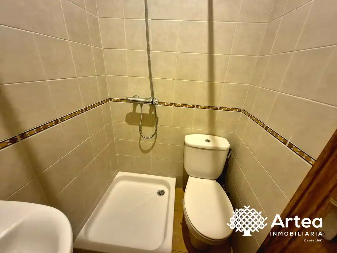 Baño de Piso de alquiler en Bilbao  con Calefacción, Horno y Lavadora