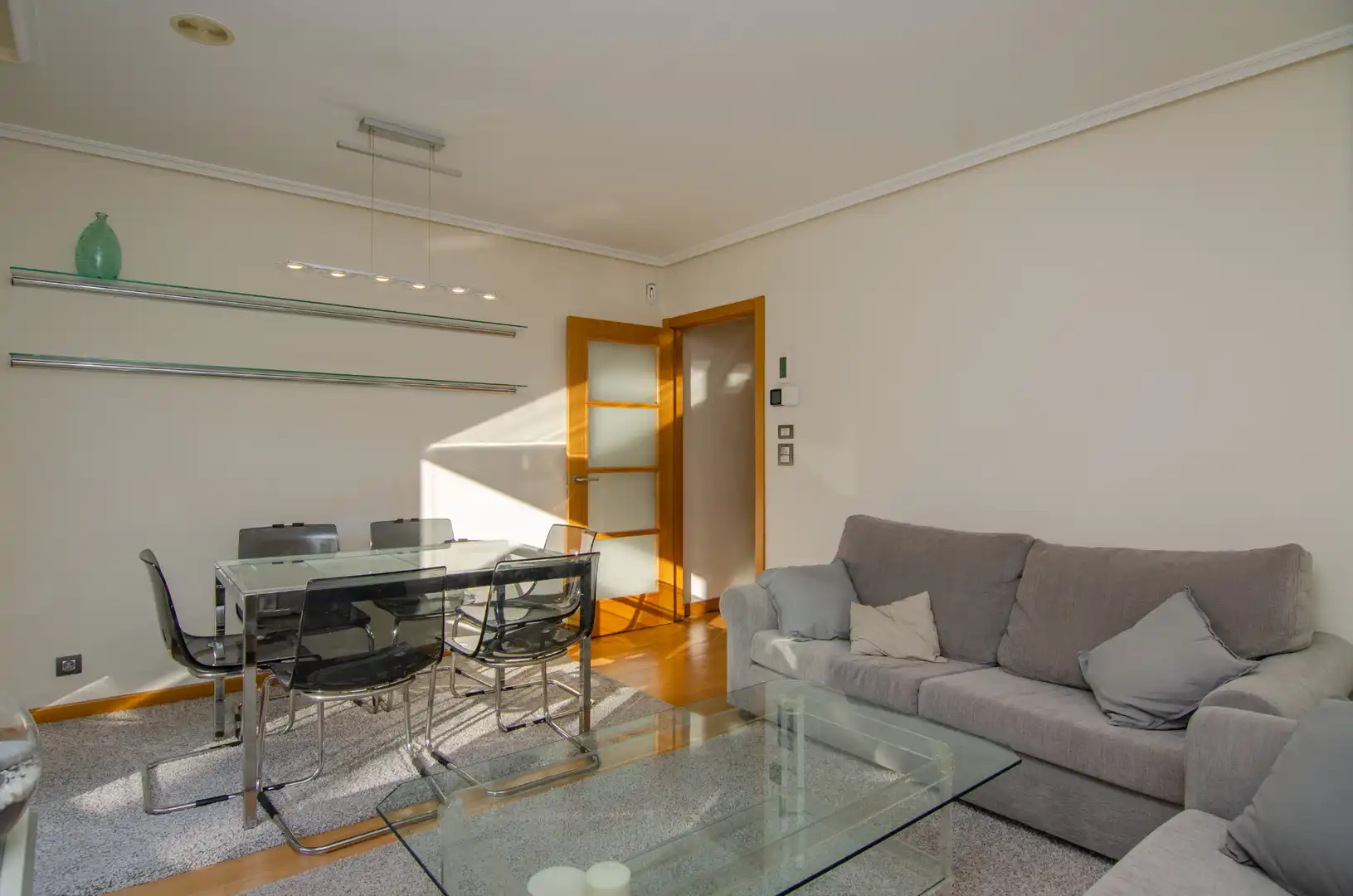 Sala de estar de Piso de alquiler en A Coruña Capital  con Calefacción, Parquet y Terraza