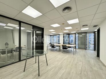 Oficina de lloguer a del Consell de Cent