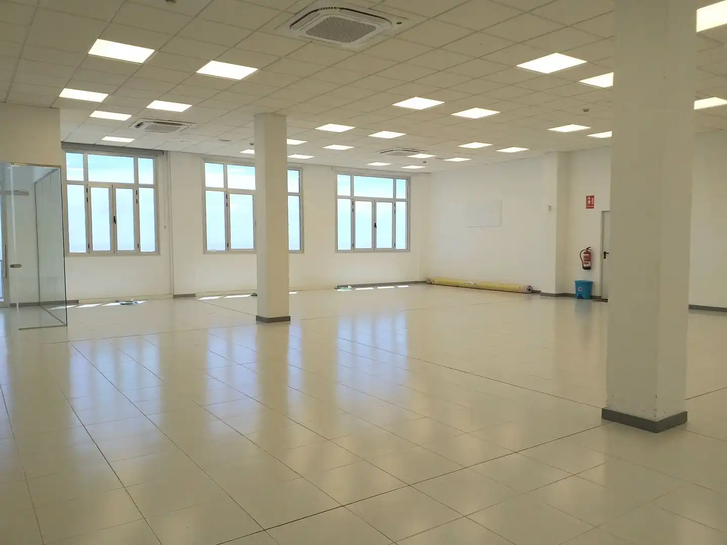 Office for rent in Acorán
