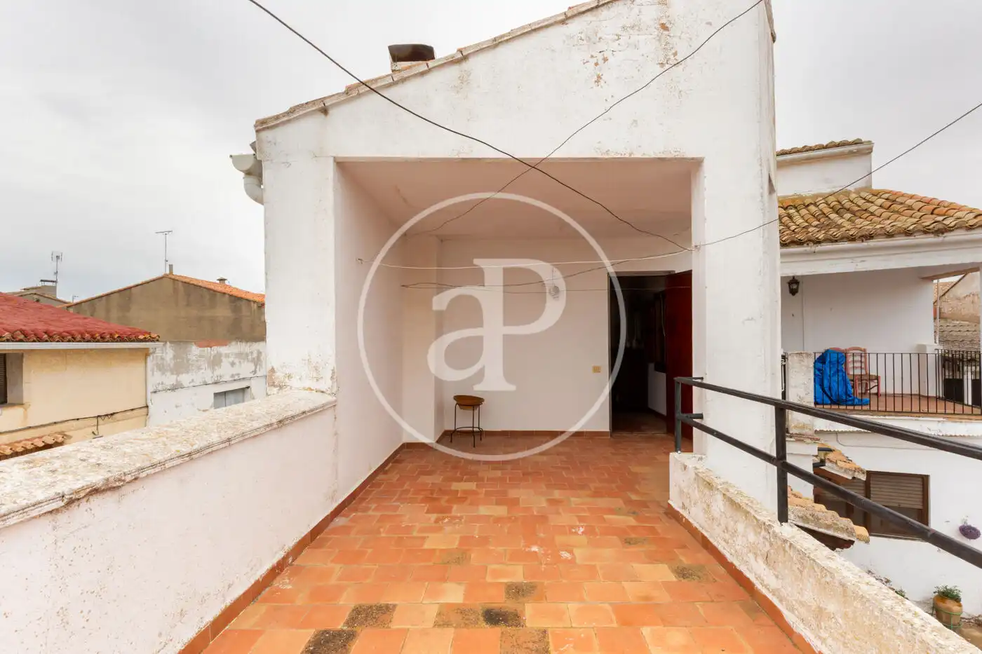 Vista exterior de Finca rústica en venda en Utiel amb Calefacció, Terrassa i Traster