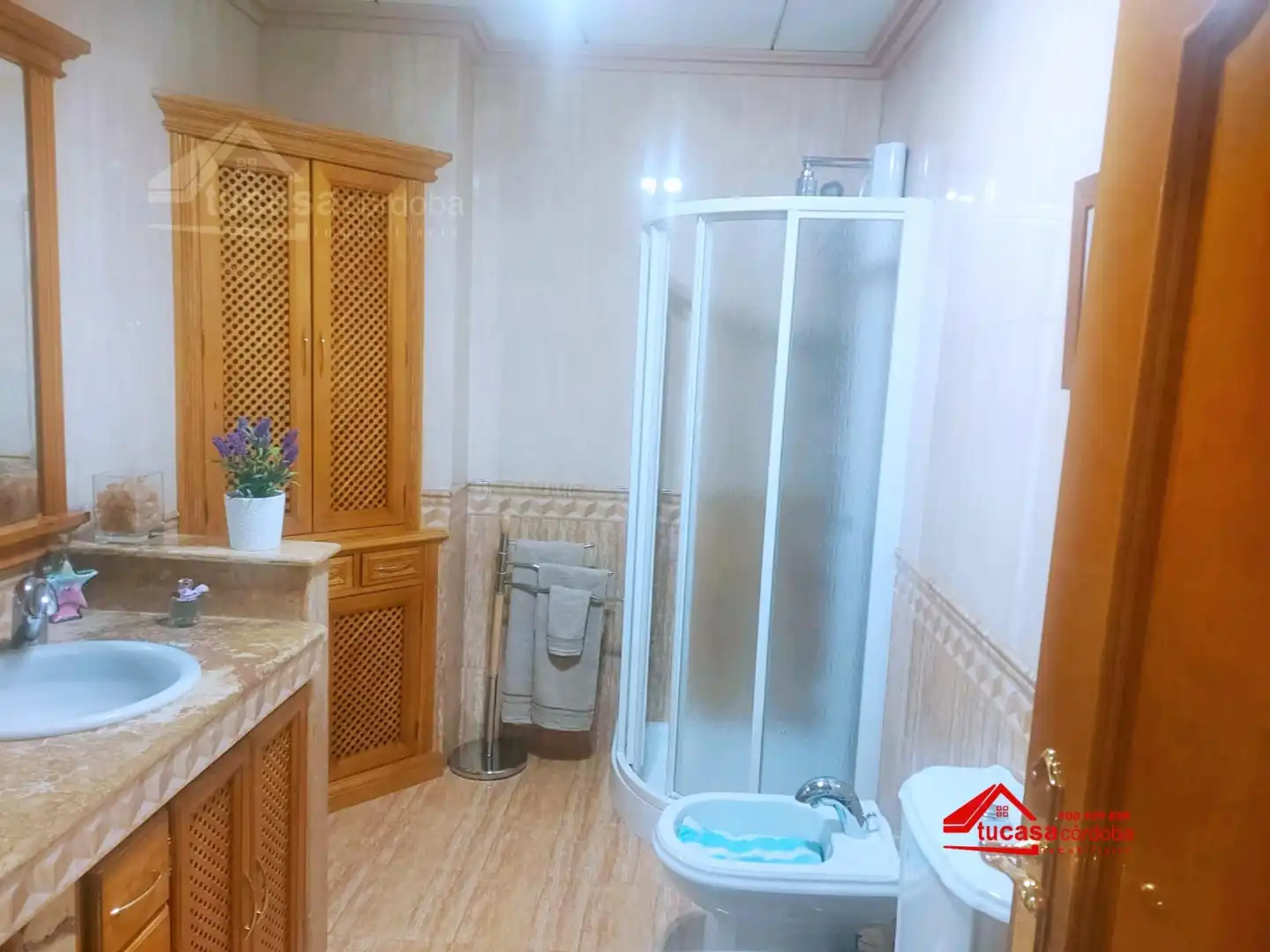 Bathroom of Duplexes for sale in El Carpio  with Air Conditioner and Furnished