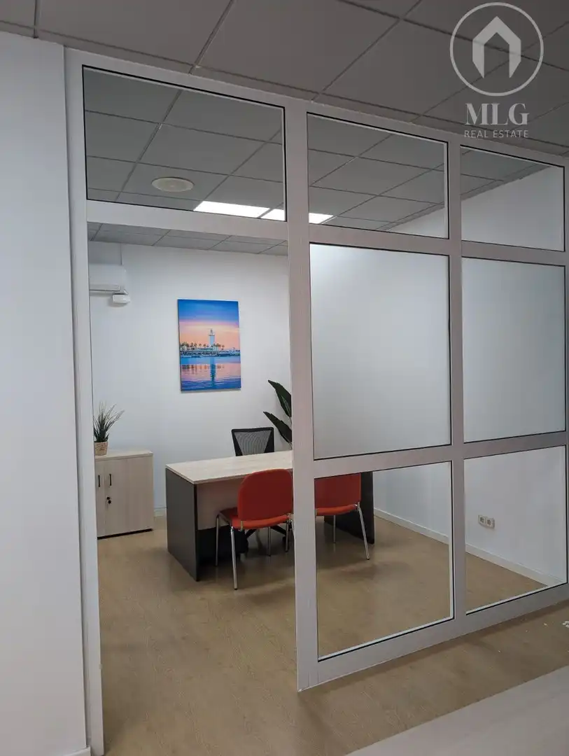 Oficina de alquiler en Málaga con Amueblado