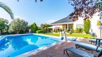 Piscina de Casa o xalet en venda en Villanueva del Pardillo amb Aire condicionat i Piscina