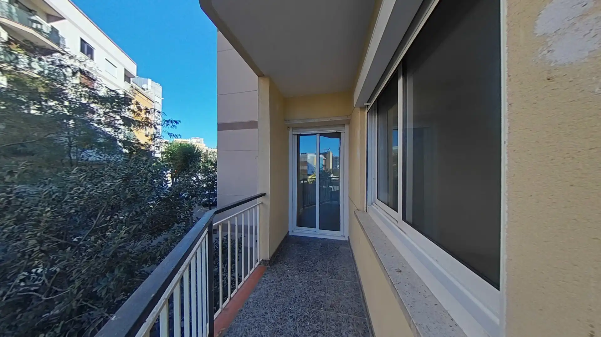 Terraza de Piso en venta en L'Hospitalet de Llobregat con Parquet y Balcón