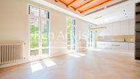 Living room of Flat for sale in  Barcelona Capital  with Air Conditioner, Heating and Oven