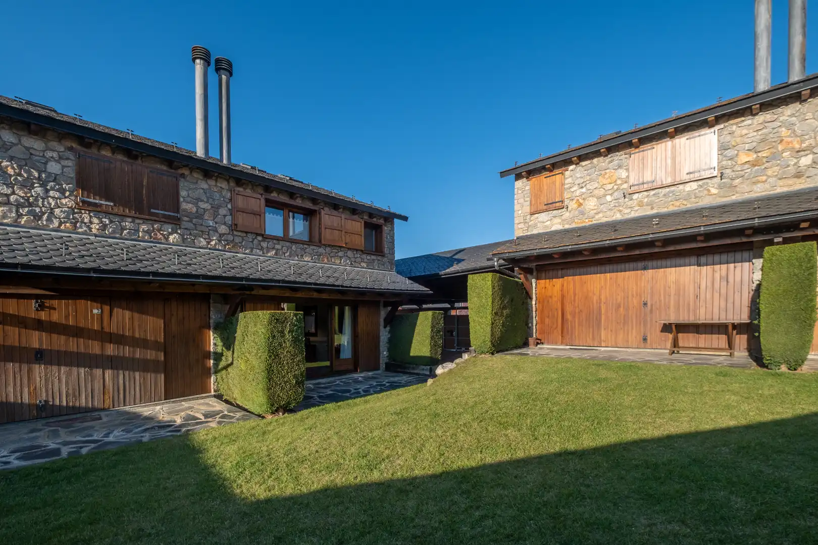 Vista exterior de Casa adosada de lloguer en Bellver de Cerdanya amb Calefacció, Parquet i Terrassa