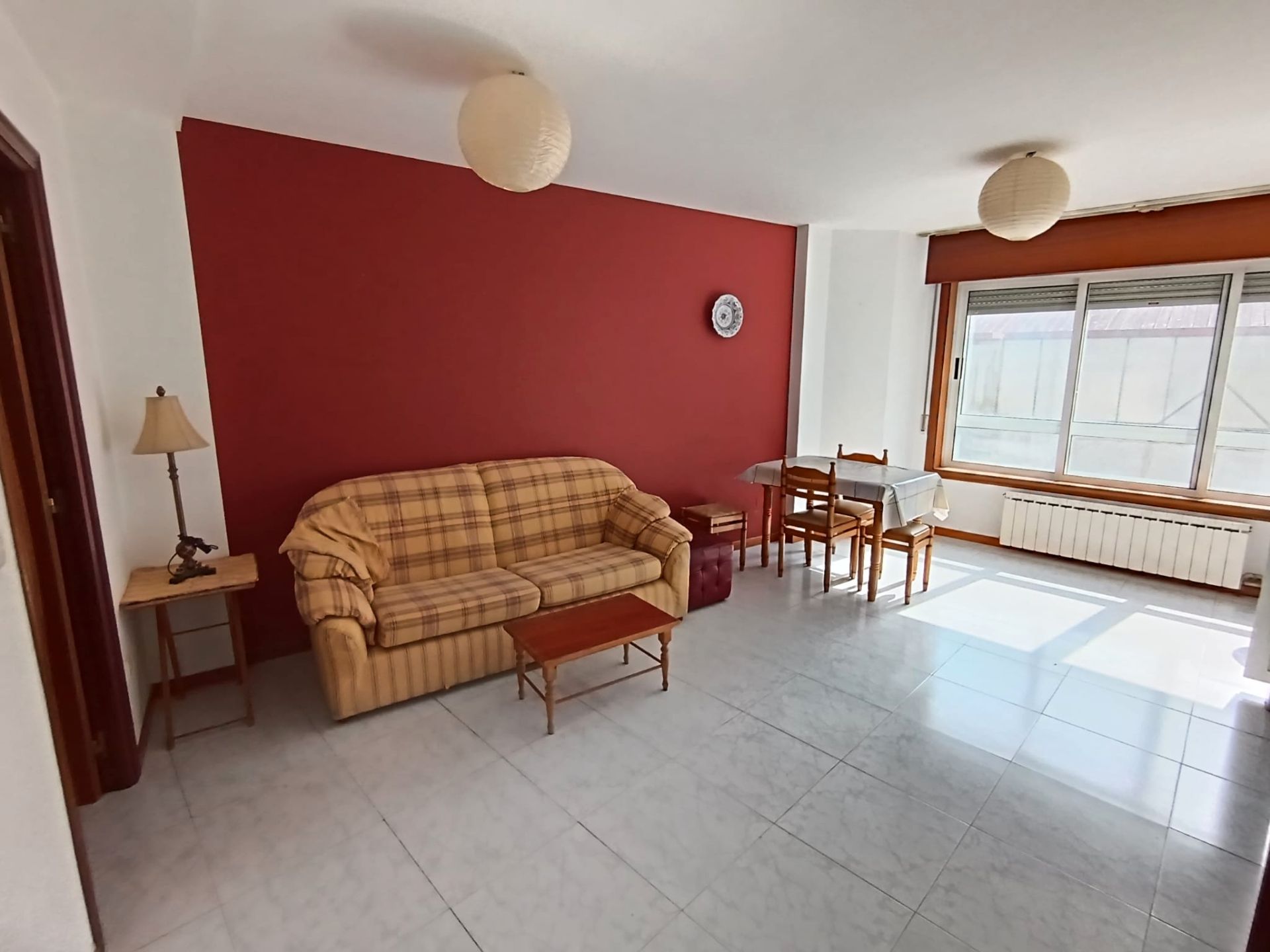Sala d'estar de Pis en venda en Pontevedra Capital  amb Calefacció, Parquet i Moblat