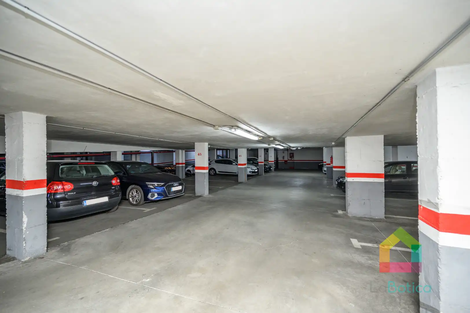 Aparcament de Apartament en venda en Toledo amb Aire condicionat, Moblat i Piscina comunitària