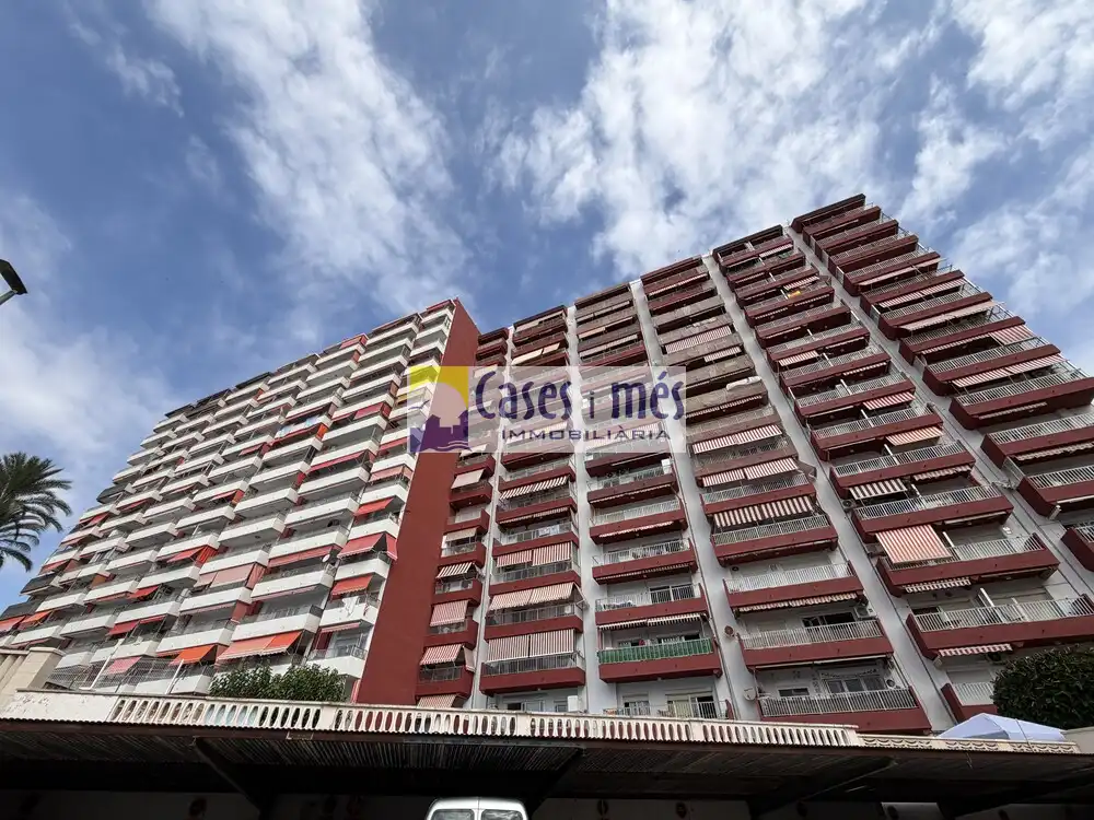 Vista exterior de Piso en venta en La Pobla de Farnals con Balcón y Piscina comunitaria