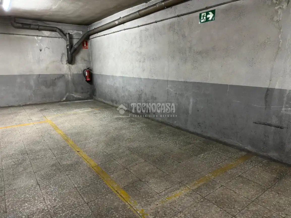 Parkplatz von Garage zum Verkauf in Madrid
