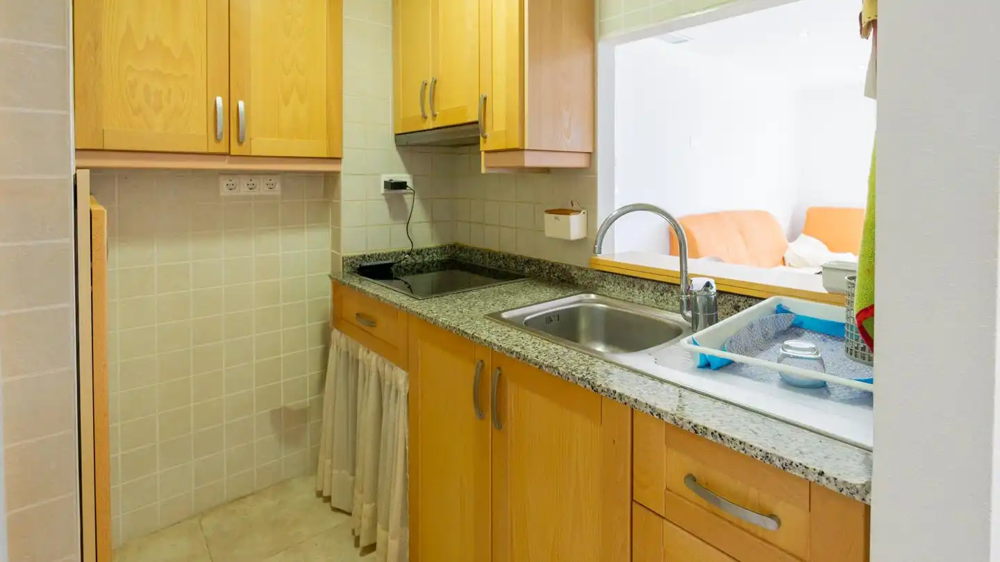 Küche von Wohnung zum Verkauf in Santa Pola mit Klimaanlage, Terrasse und Schwimmbad