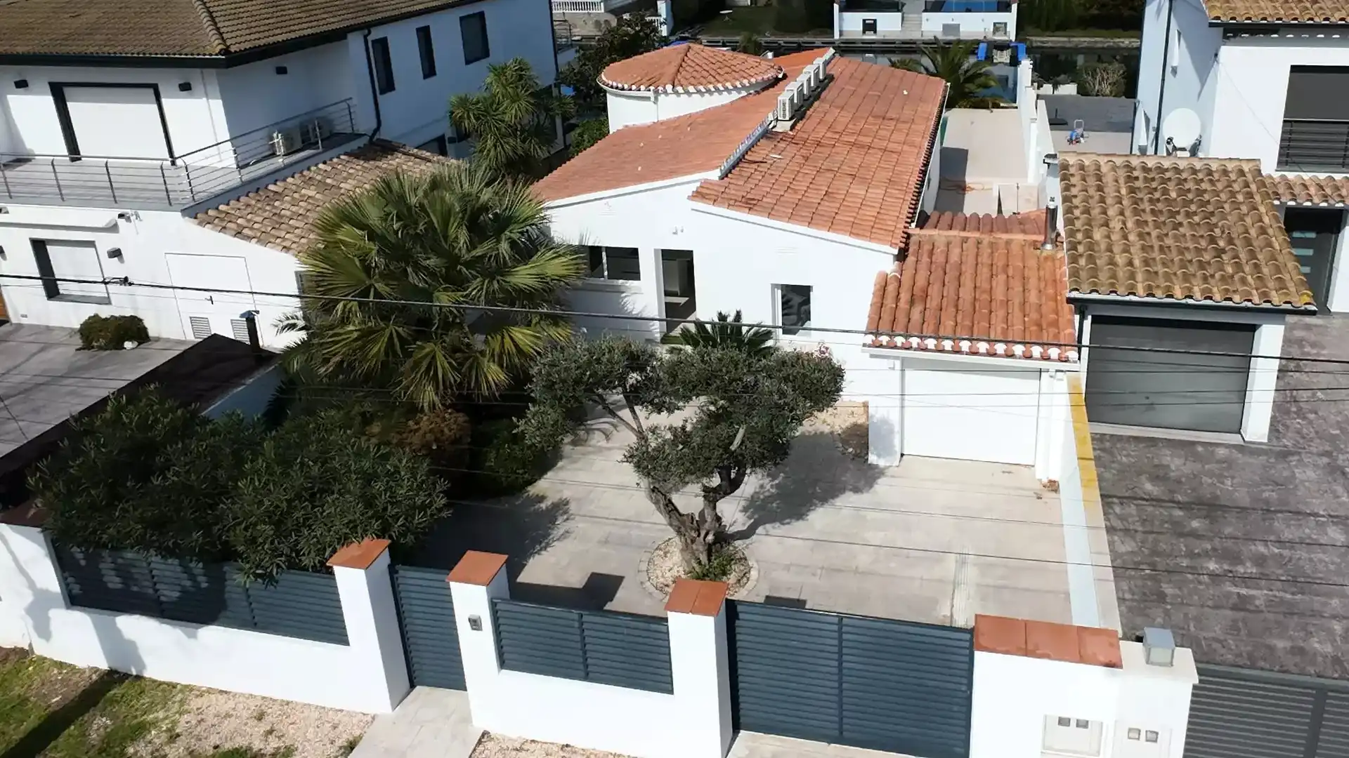 Vista exterior de Casa o xalet en venda en Empuriabrava amb Aire condicionat, Calefacció i Jardí privat