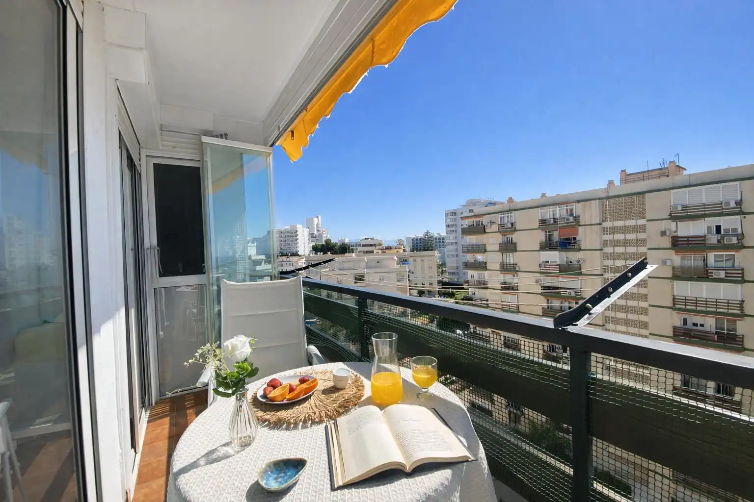 Terraza de Piso en venta en Benalmádena con Terraza, Amueblado y Piscina comunitaria