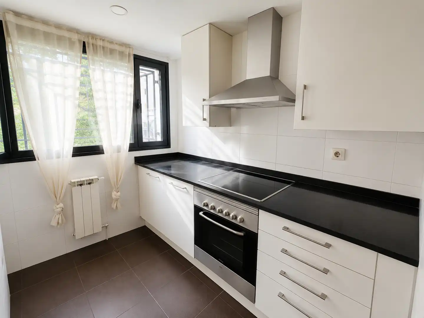 Cocina de Piso en venta en El Vendrell con Calefacción, Terraza y Piscina comunitaria