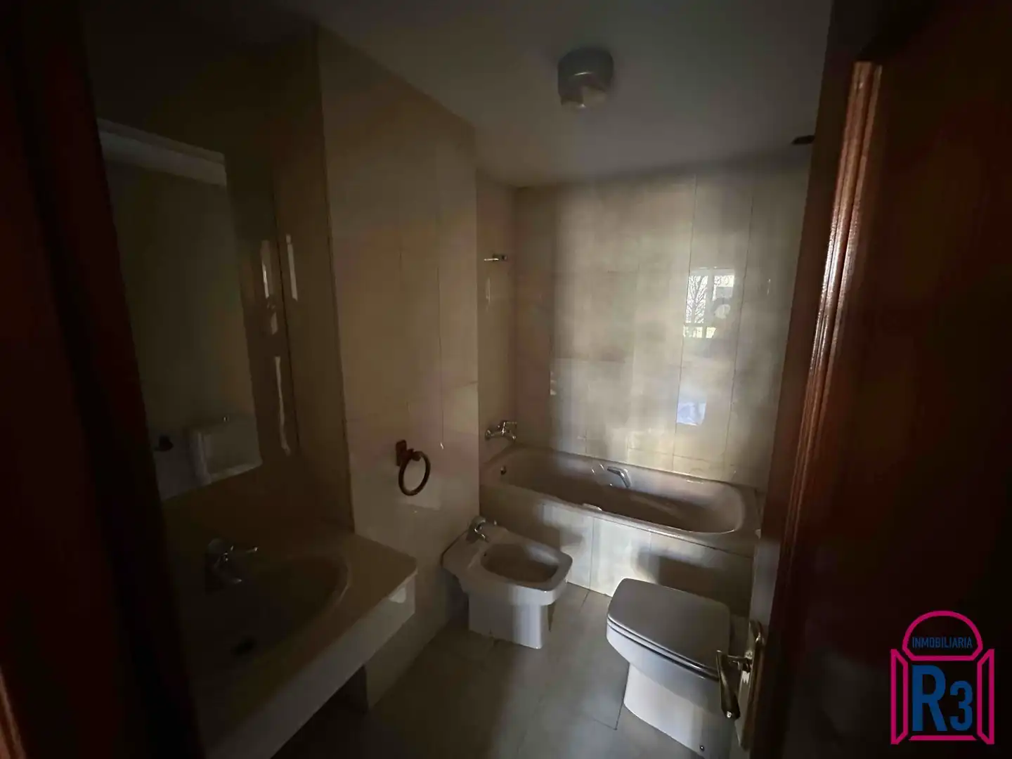 Baño de Piso en venta en León Capital  con Calefacción, Terraza y Trastero