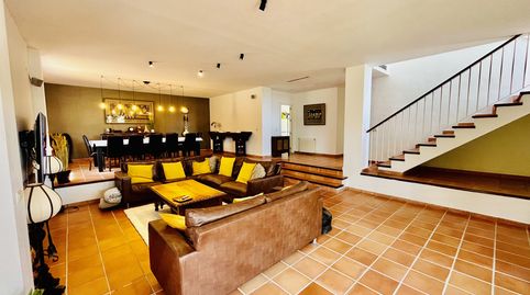 Villa exquisita con Prime Ubicación, Cerca de Clubes Prestigiosos y Oportunidades de Recreación Infinitas, imatge 4