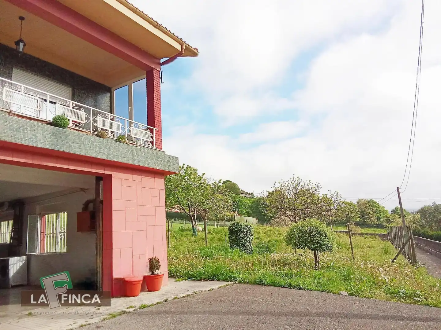 Vista exterior de Casa o chalet en venta en Siero con Calefacción, Parquet y Terraza