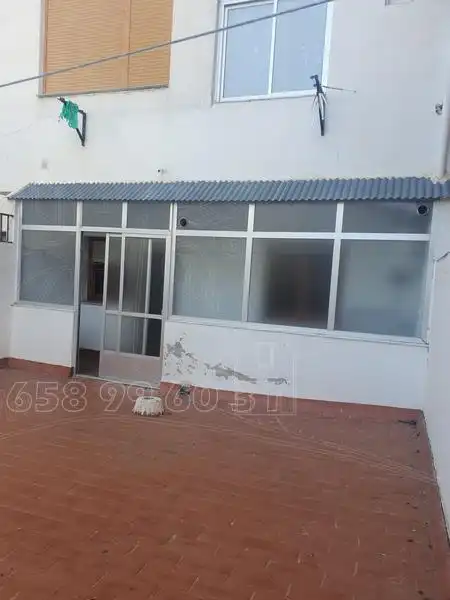 Vista exterior de Pis en venda en Baza amb Calefacció, Terrassa i Moblat