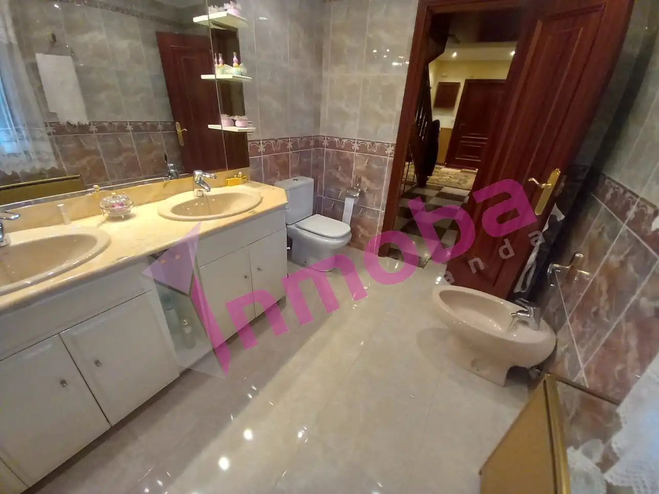 Bany de Casa o xalet en venda en Aranda de Duero amb Calefacció, Jardí privat i Parquet