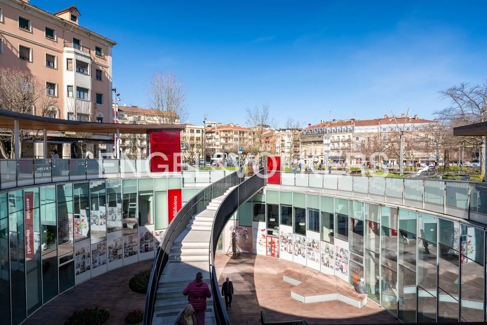 Vista exterior de Ático en venta en Irun  con Calefacción, Amueblado y Balcón