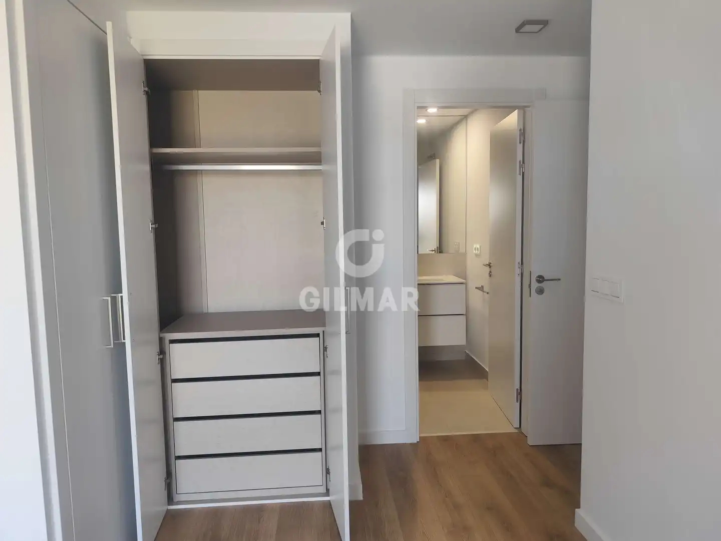 Habitación de Piso de alquiler en Tomares con Calefacción, Jardín privado y Trastero