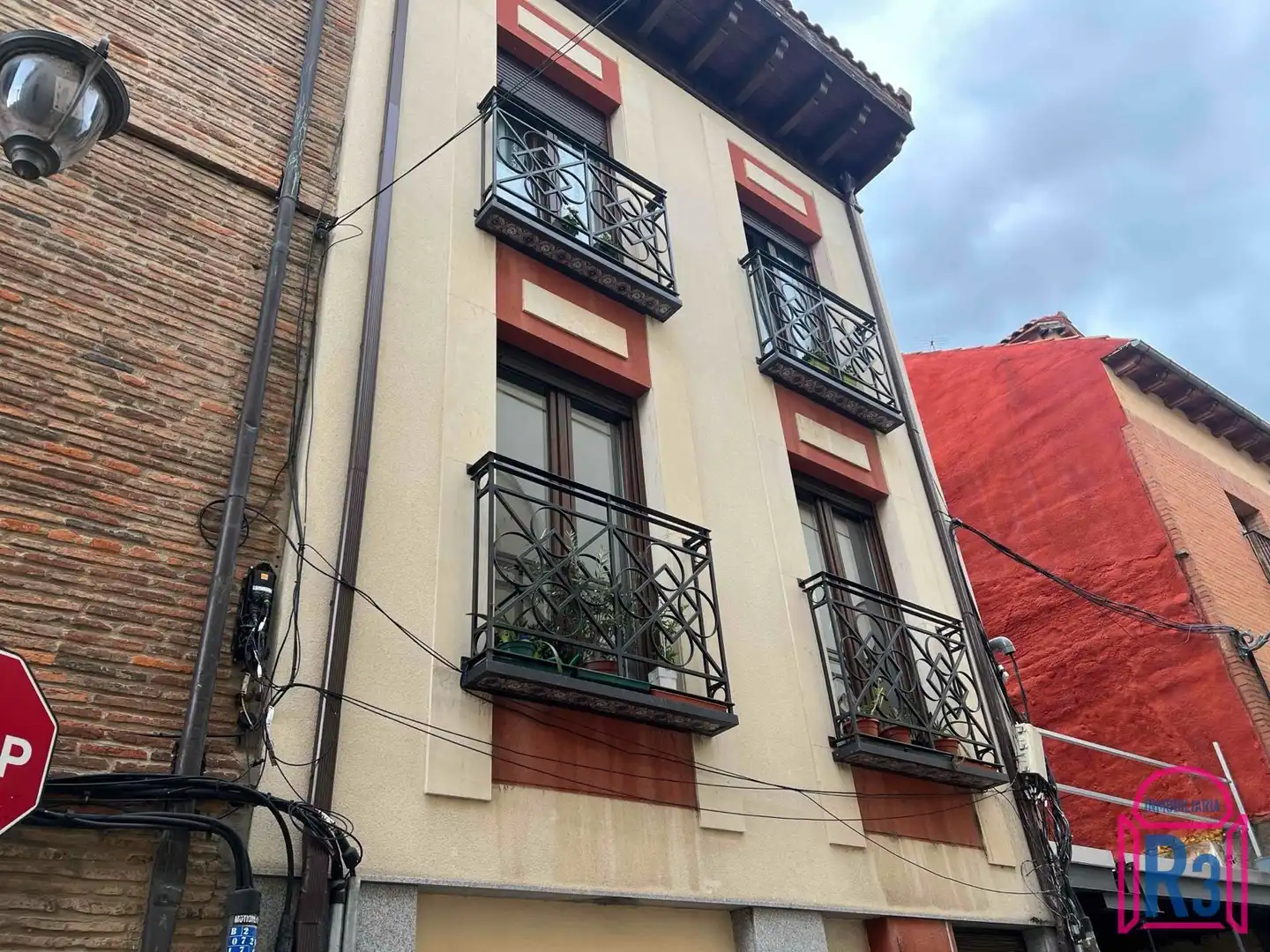 Außenansicht von Maisonette zum Verkauf in León Capital  mit Heizung, Terrasse und Möbliert